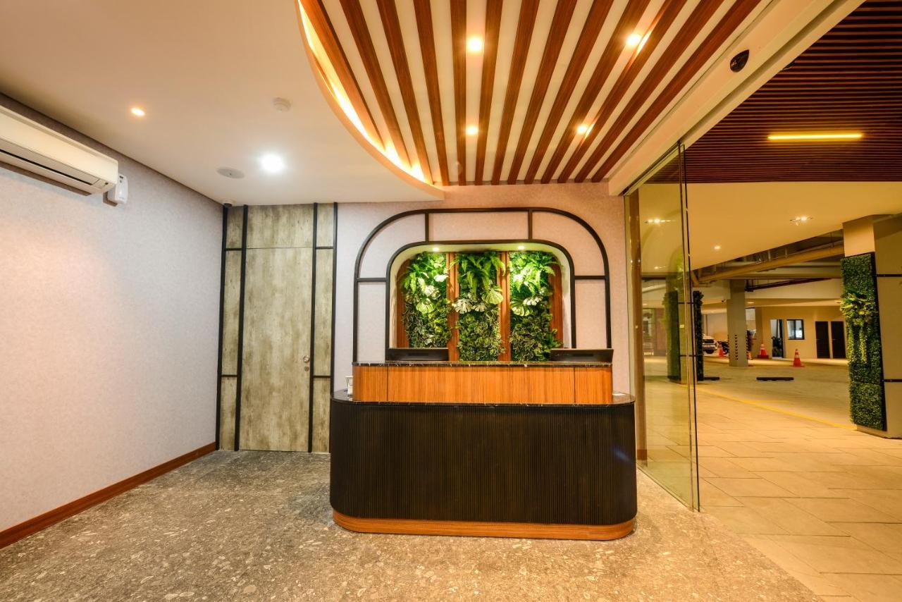 Nata Azana Hotel Solo Екстер'єр фото