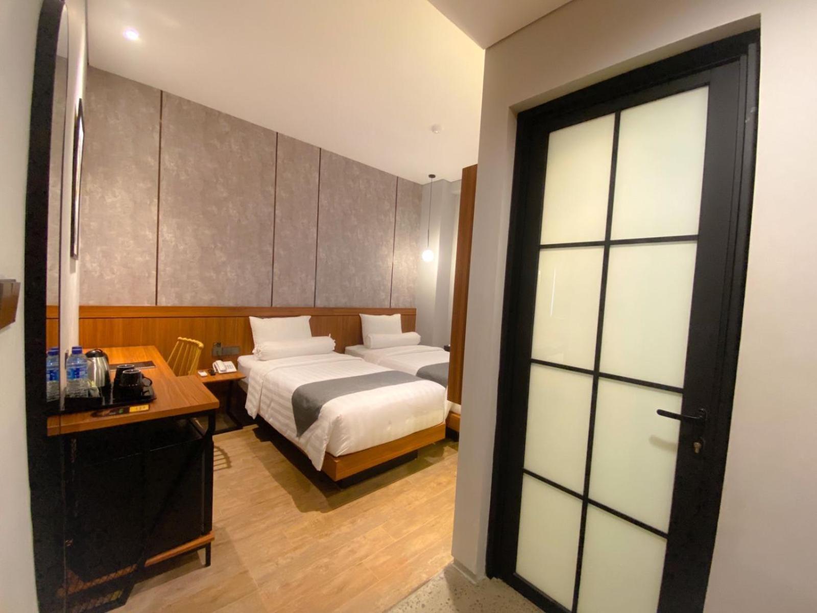 Nata Azana Hotel Solo Екстер'єр фото